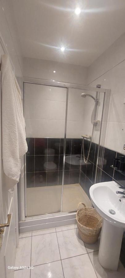 סיהאם Londonderrys Bar And Accommodation מראה חיצוני תמונה