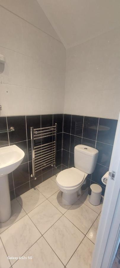 סיהאם Londonderrys Bar And Accommodation מראה חיצוני תמונה