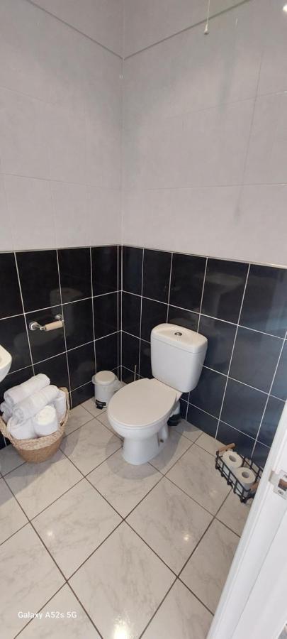 סיהאם Londonderrys Bar And Accommodation מראה חיצוני תמונה