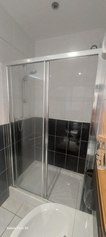 סיהאם Londonderrys Bar And Accommodation מראה חיצוני תמונה