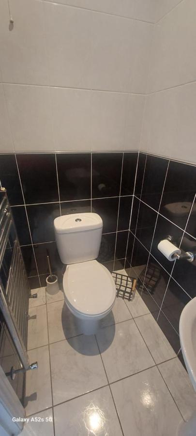 סיהאם Londonderrys Bar And Accommodation מראה חיצוני תמונה