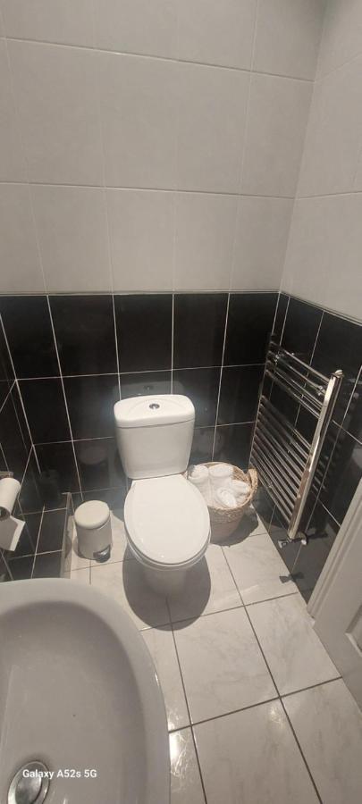 סיהאם Londonderrys Bar And Accommodation מראה חיצוני תמונה