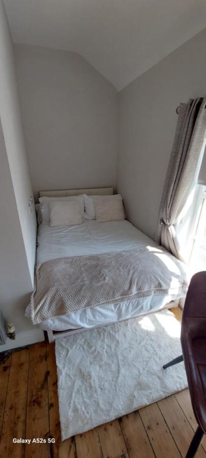 סיהאם Londonderrys Bar And Accommodation מראה חיצוני תמונה